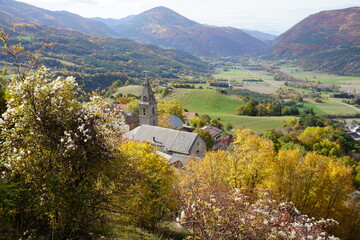 Fototapeta na wymiar village perched on the hill in the fall in the mountains in the southern alps, france with a view of the valley