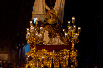 paso de misterio de la piedad del Baratillo en la semana santa de Sevilla, España	