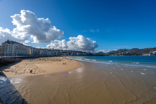 Playa de la Concha in San Sebastian on a sunny day