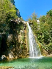 Fototapeta na wymiar Wasserfall in der Natur