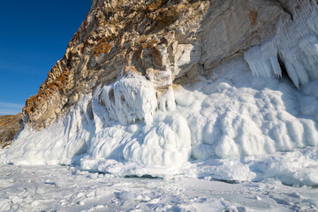 Fototapeta na wymiar Coast of lake Baikal in winter