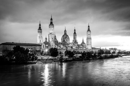 Evening landscape of the Cathedral Basilica of Our Lady of the Pillar on the banks of river Ebro in Zaragoza, Aragon, Spain with vignetting effect