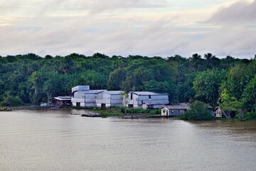 Siedlung am Amazonas Fluss