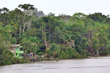 Ansiedlung am Amazonas