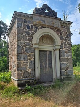 Denkmal f&uuml;r teure Verstorbene (Katakombe)