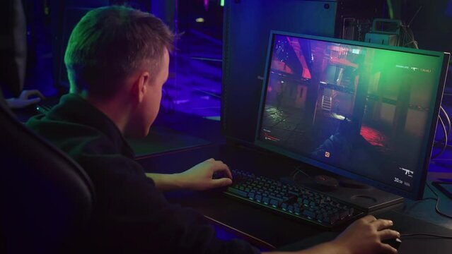 Video Game Streamer Wins Multiplayer Match By Defusing Dangerous Explosives. Video Game Streamer Shoots Enemy Players Using Modern Assault Rifle. Military Combat Video Game. Streamer Plays On Computer