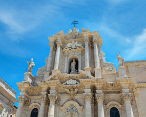 Fototapeta premium The cathedral of Siracusa (Ortigia island at city of Syracuse, Sicily, Italy). UNESCO World Heritage Site. Beautiful travel photo of Sicily.