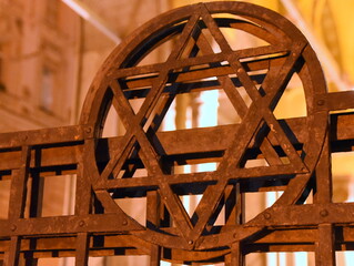 Davidstern am Zaun der Großen Synagoge