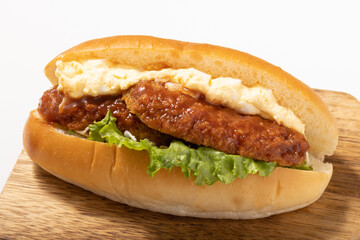 メンチカツ＆たまごサンド