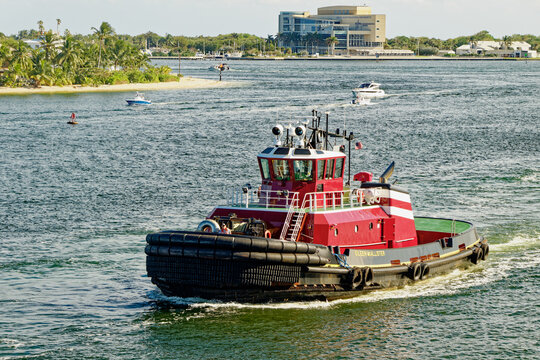 Tugboat in Port Everglades