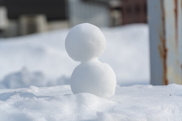 可愛らしい小さな雪だるま