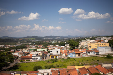 panorâmica da cidade de Atibaia, estado de São Paulo, céu azul