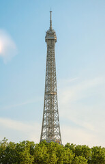 Fototapeta na wymiar Paris Eiffel tower on sunny day 