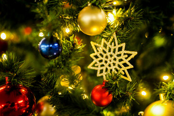 クリスマスツリーの飾り