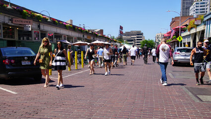 Tourists and locals mingle at the  Pike Place Market - obrazy, fototapety, plakaty