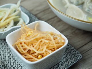 한국의 전통음식 콩나물무침