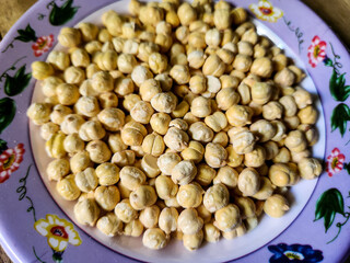 Chickpeas or garbanzo (Cicer arietinum). kacang arab