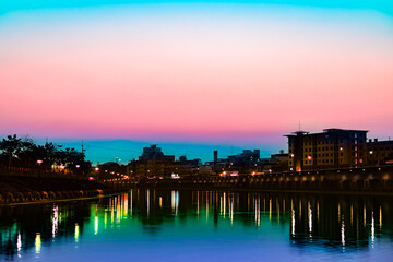 Obraz premium View of the Chao Phraya River at night in Nakhon Sawan Province