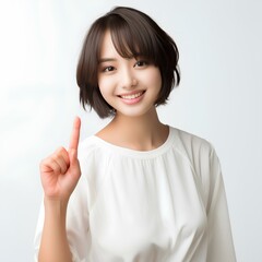 ピースする笑顔のかわいい女性