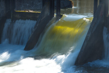 Wasserkraftwerk Kranzberg, Wehranlage, Schleusen, Wasserauslauf