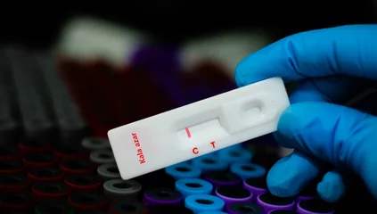 Crédence de cuisine en verre imprimé Atlantic Ocean Road Blood sample of patient negative tested for kala azar by rapid diagnostic test