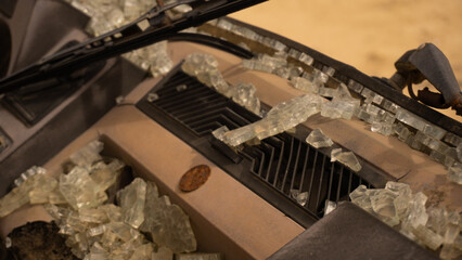 Coche con cristales rotos
