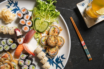 Fototapeta na wymiar sushi with wasabi