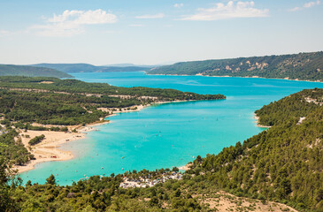 Lake of Sainte Croix du Verdon in the Verdon Natural Regional Park, France panoramic view with kayaks and boats. - 745769070