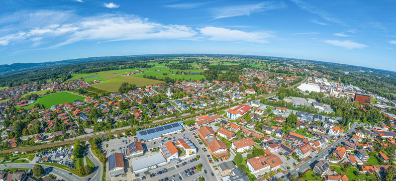 Raubling im oberbayerischen Inntal bei Rosenheim von oben