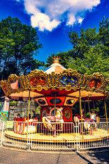 メリーゴーラウンド　レトロな遊園地　ルナパーク