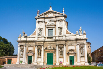Fototapeta na wymiar Basilica of Santa Maria in Porto in Ravenna, Italy