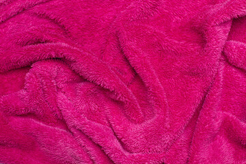 Textura de toalla paño de microfibra magenta brillante . Vista superior y de cerca. Copy space - obrazy, fototapety, plakaty