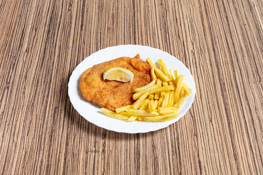 fettina, panata, patatine, fritte, milanese, panatura, pollo, petto, limone, croccante, secondo, piatto, bianco, cucinare, roma, ristorante, casa, tavola calda, caldo, inverno, venature, texture, mamm