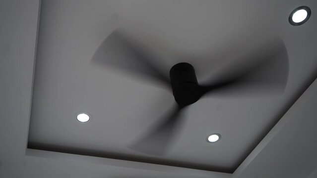 ceiling fan cools the air	
