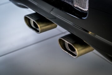 Oval exhaust pipes