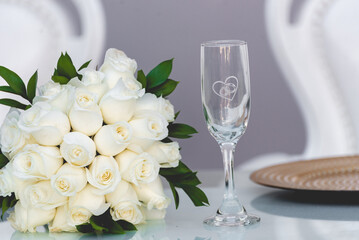 A centerpiece is a central decorative object, often flowers, candles or fruit, and is an important part of the wedding reception decoration.