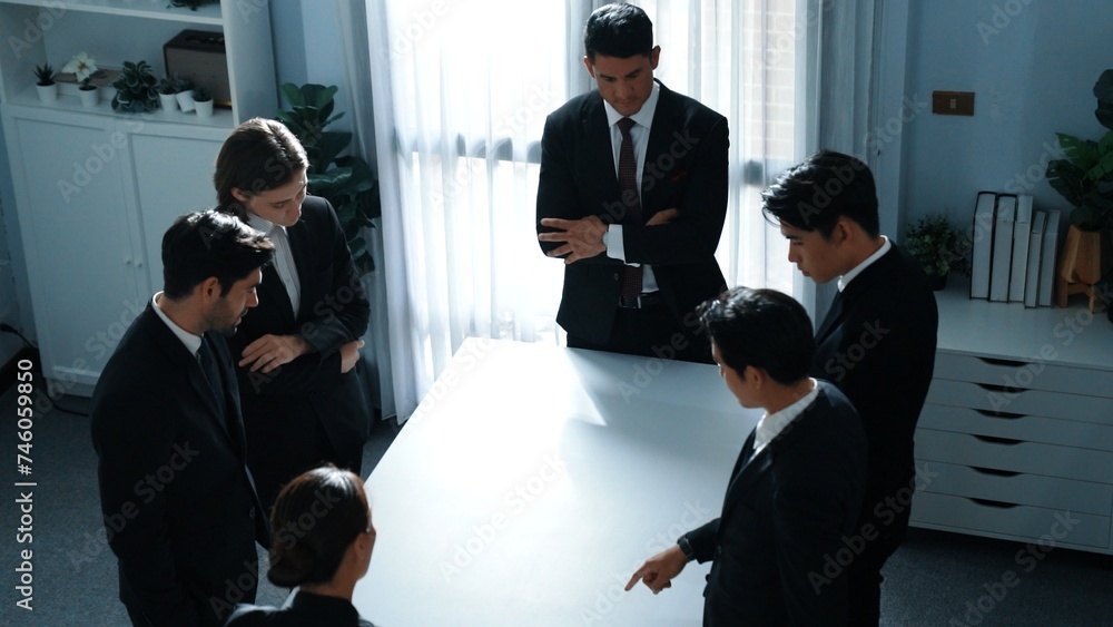 Aufkleber top view of project manager looking at meeting table surrounded by diverse business people brainstor