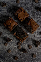 brownie with oreo cookie gray background ready to eat
