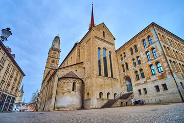 Fototapeta na wymiar Stunning Grossmunster church, the symbol of Zurich, Switzerland
