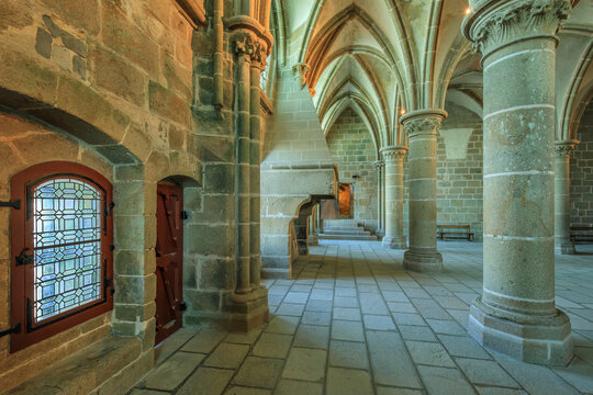 Mont saint Michel, salle des chevaliers, Normandie, France	
