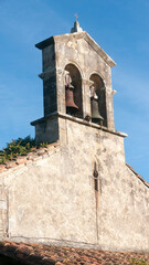Fototapeta na wymiar Fachada de iglesia románica en Asturias