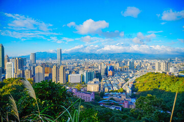Naklejka premium Taipei, Taiwan, Republic of China, 01 21 2024: Taipei City (in Republic of China, Taiwan) and mountain at sun set seen from elephant mountain park