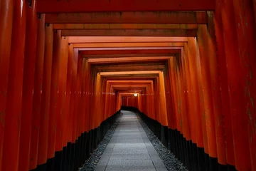 Zelfklevend Fotobehang Fushimi Inari-Taisha, Red torii gates, Kyoto, Japan, Shinto Shrine © Sarah
