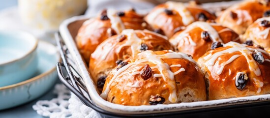 British Hot cross buns with raisins - obrazy, fototapety, plakaty
