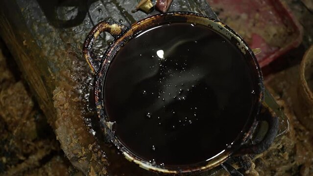 a frying pan to put wax for canting