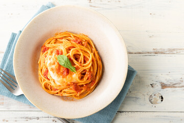 糸引きモッツァレラとトマトソースのスパゲッティー