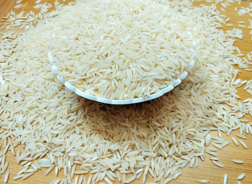 White polished rice cereal grains in a bowl raw whole-rice hulled milled-rice staple food kacha chawal  arroz pulido closeup arroz polido image riz poli image riso lucidato photo