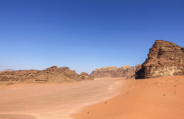 Fototapeta na wymiar the fascinating arid and desert landscape of Wadi Rum. Wadi Rum desert in Jordan, Wadi Rum is one of the most visited tourist sites in the world.