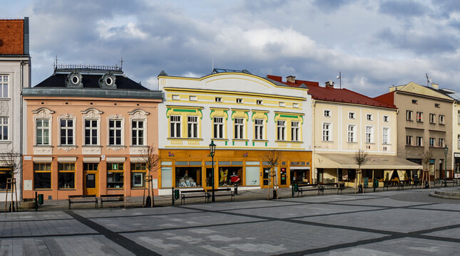 Rynek starego miasta Karwina w Czechach zimą 
