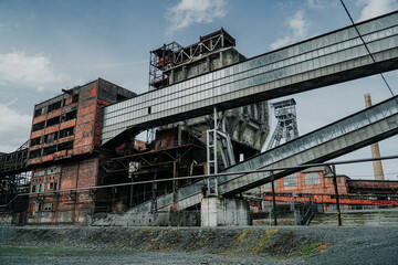 Dolny Obszar Witkowic, to unikalna atrakcja Ostrawy w Czechach. Stanowi strefę przemysłową, w której jeszcze nie tak dawno wydobywano węgiel i przetapiano żelazo. - obrazy, fototapety, plakaty